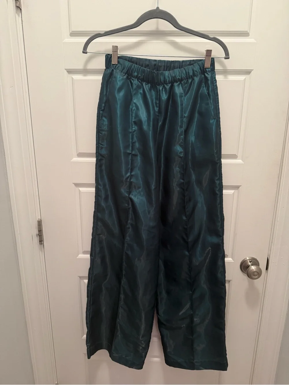 Alo Yoga afterglow pant winter ivy satin wide leg pants in XXS #aloyoga